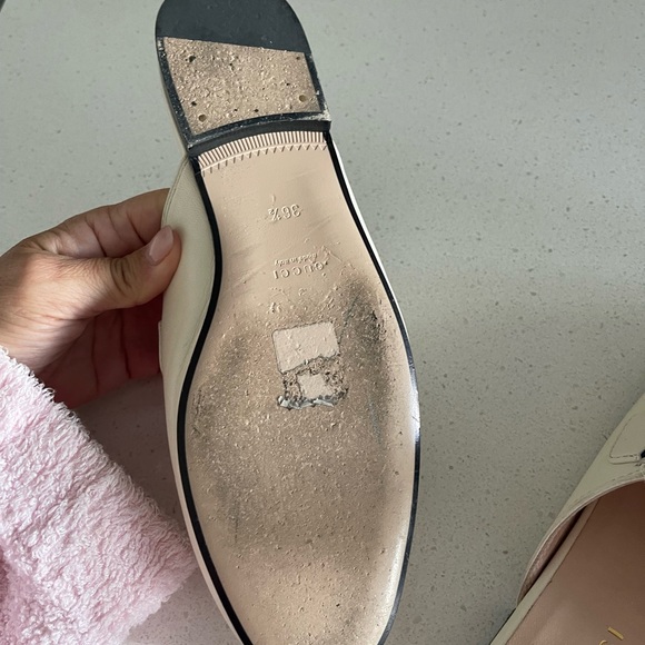 Gucci Princeton White - one small hitch- see picture. I wore them 3 times. - Picture 5 of 5